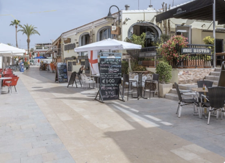 Charming outdoor dining area by beach in Mil Palmeras