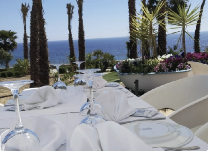 Elegant dining with ocean view  in Mil Palmeras