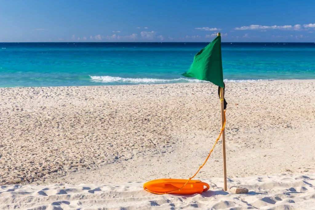 Green Flag – Calm and Safe Conditions