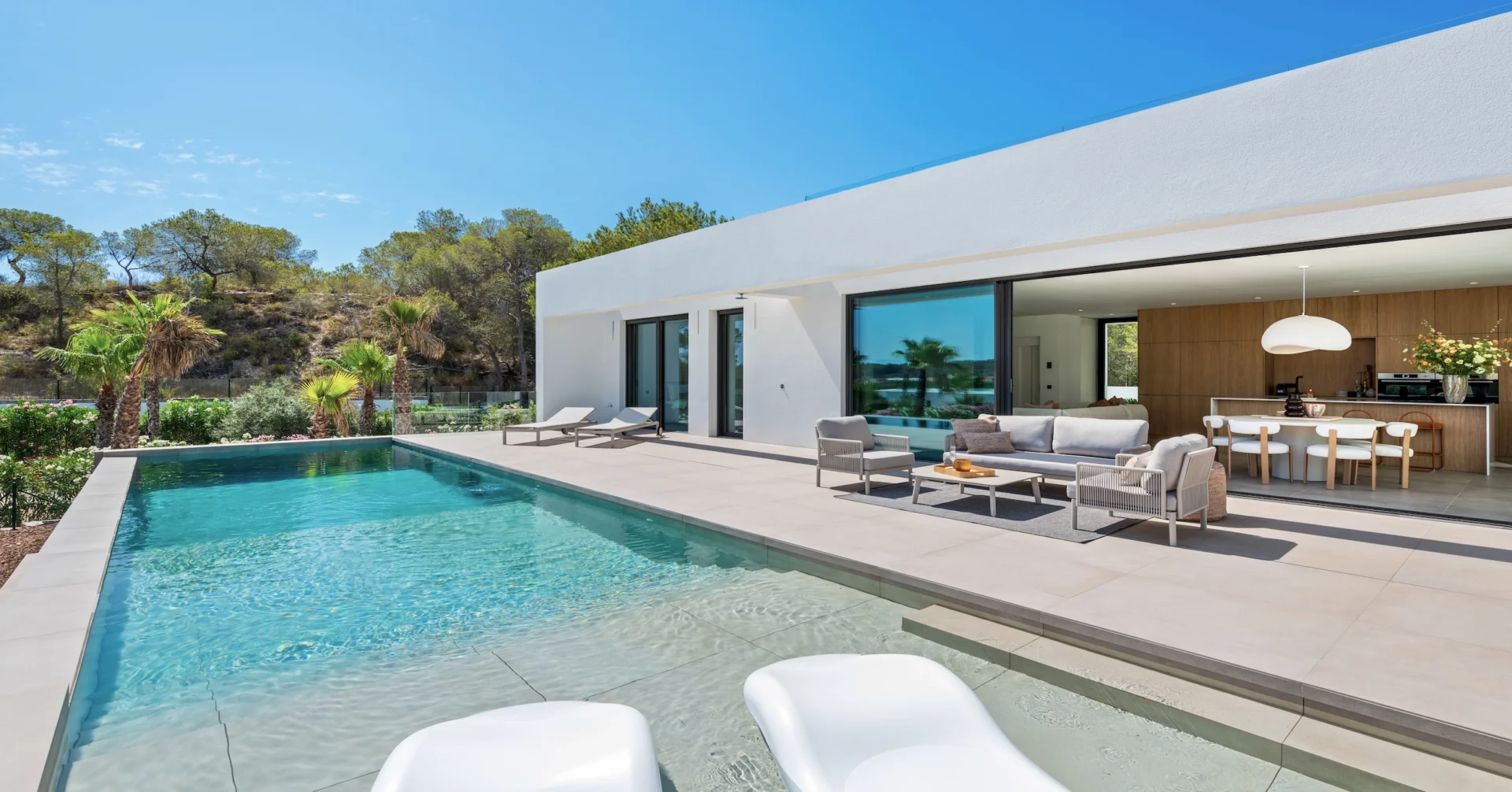 Modern villa Ligthfalls in Las Colinas Golf Resort