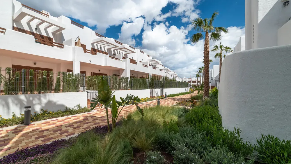 Stunning seafront apartment with 3 bedrooms for sale in Costa Almería