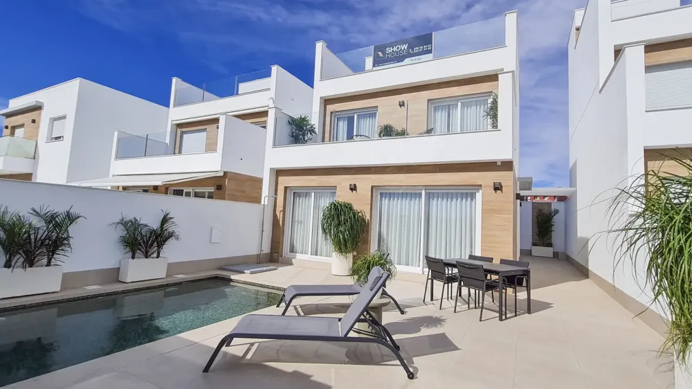 Modern villa with own private pool for sale in San Pedro del Pinatar