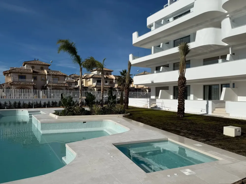 SLEUTELKLAAR! Penthouse met solarium te koop in Lomas de Cabo Roig