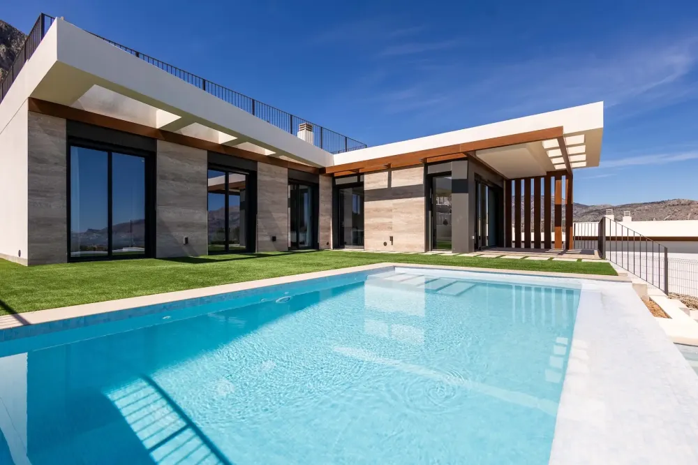 Villa auf einer Etage mit 3 Schlafzimmern und spektakulärem Meerblick in Polop