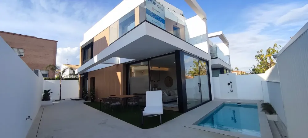 Modern 3-bedroom villas for sale in Torre de la Horadada