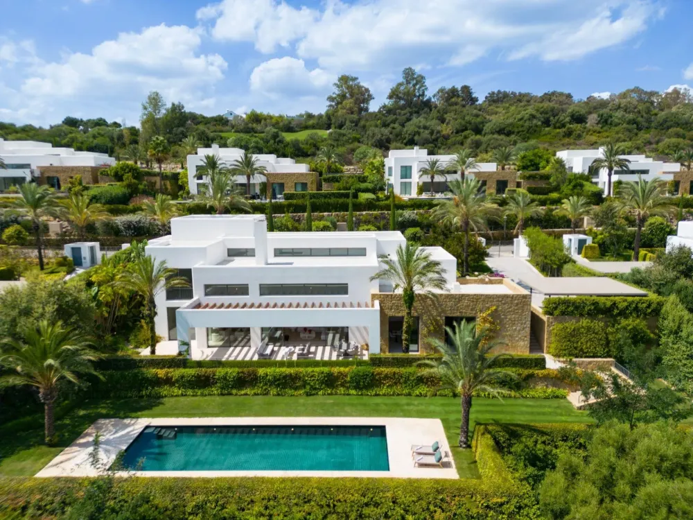 Exclusieve luxe villa met 6 slaapkamers te koop in Casares