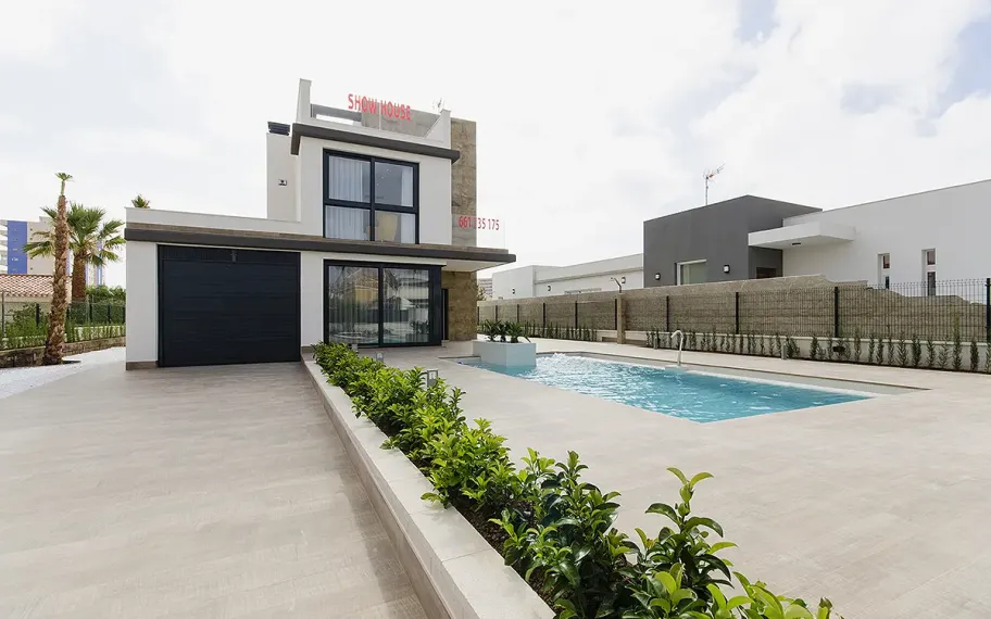 Vrijstaande villa met privézwembad zeer dicht bij het strand in Campoamor