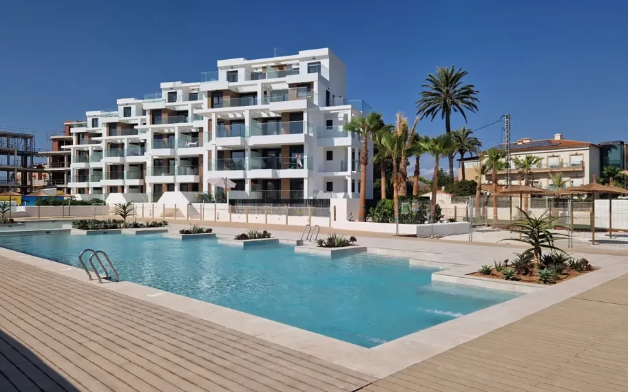 Duplex penthouse met 3 slaapkamers en zeezicht te koop in Denia