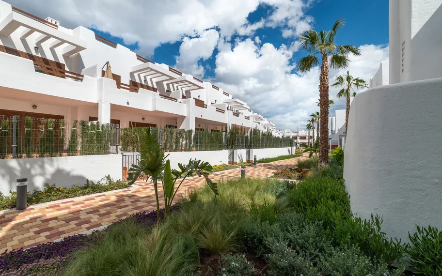 Stunning seafront apartment with 2 bedrooms for sale in Costa Almería