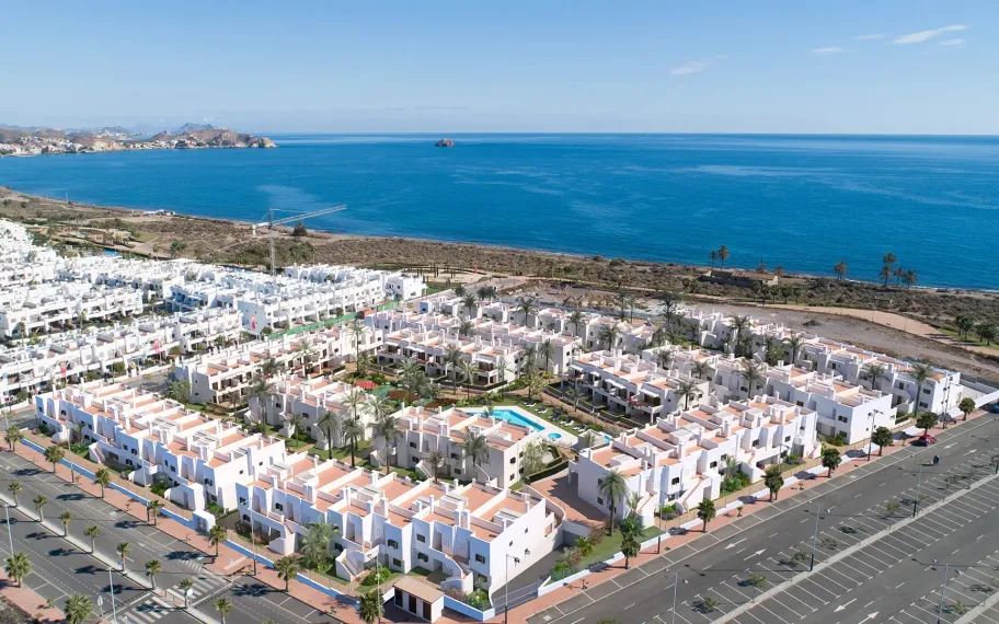 Stunning seafront apartment with 2 bedrooms for sale in Costa Almería