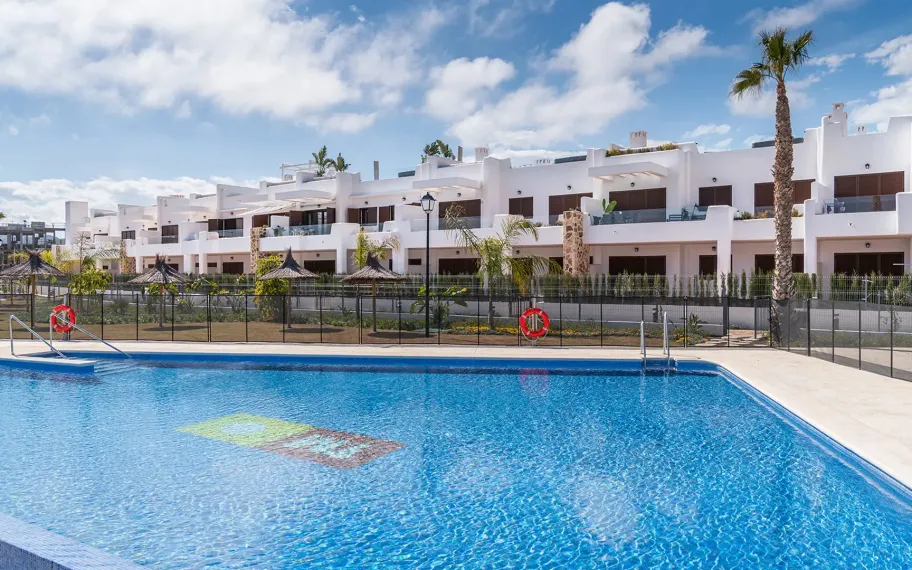 Stunning seafront apartment with 2 bedrooms for sale in Costa Almería
