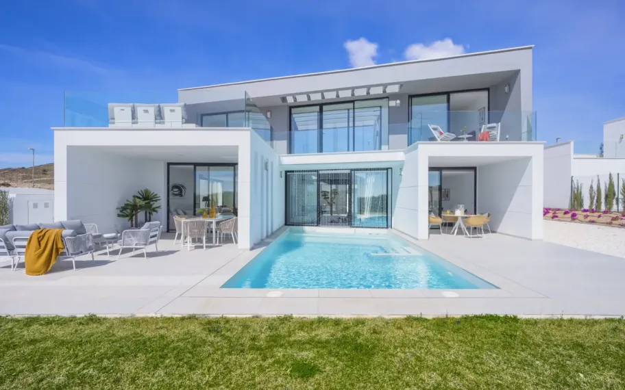 Villa de golf moderne en première ligne à vendre avec 4 chambres à Altaona Golf Resort