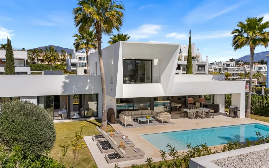 Modern luxury villa with heated pool and cinema for sale in El Paraíso, Estepona