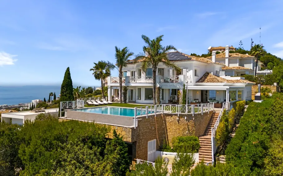 Luxurious villa with breathtaking mountain and Sea Views in Altos de los Monteros, Marbella