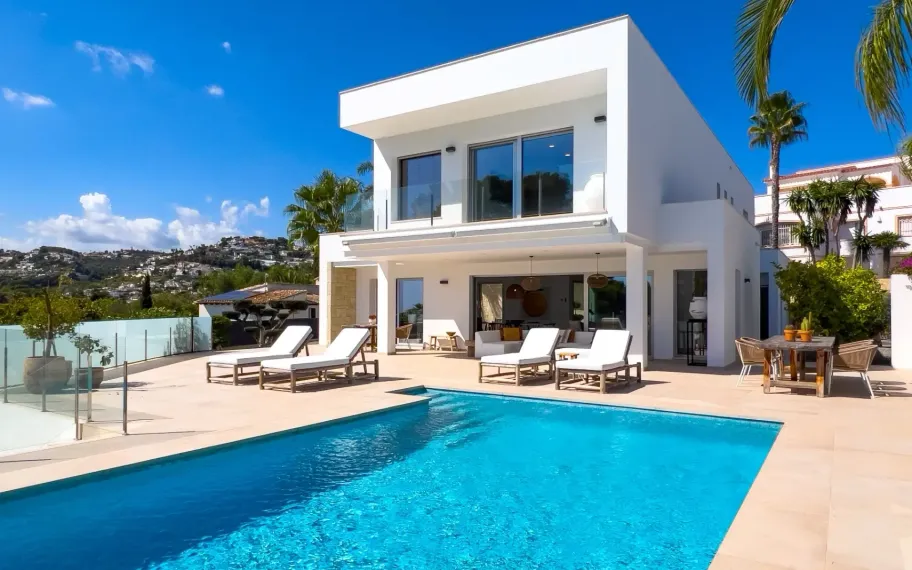 Moderne Villa zum Verkauf in Moraira mit Panoramablick auf das Meer
