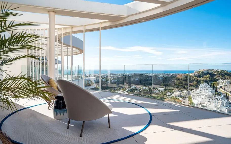 Luxury penthouse with private pool and sea views in Marbella–Benahavis