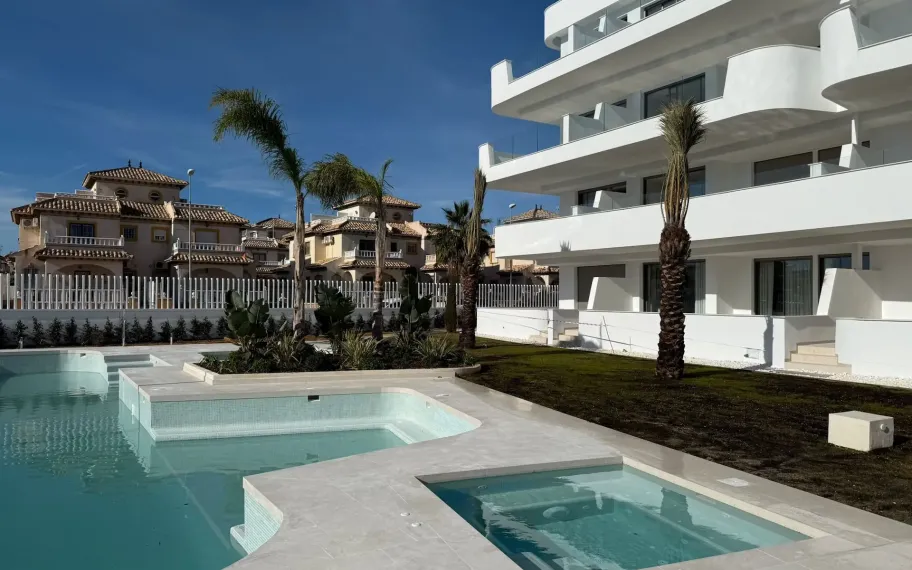 SLEUTELKLAAR! Penthouse met solarium te koop in Lomas de Cabo Roig