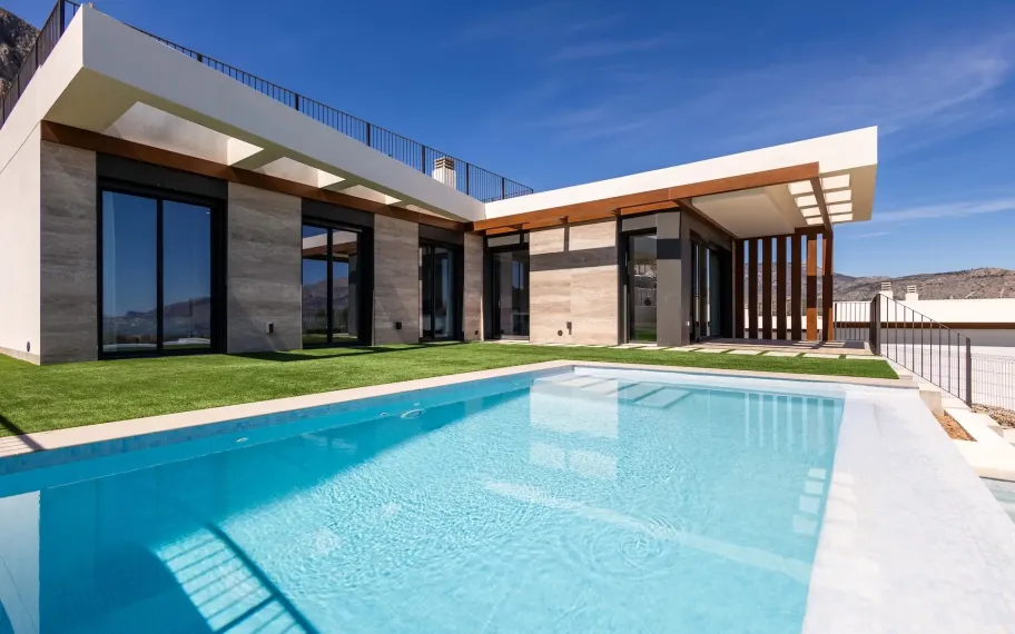 Villa on one level with 3 bedrooms and spectacular sea views in Polop