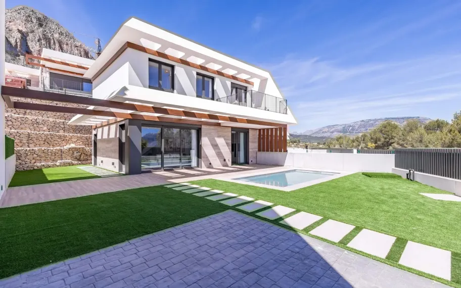 Modern New-Build Villa with Sea and Mountain Views in Polop