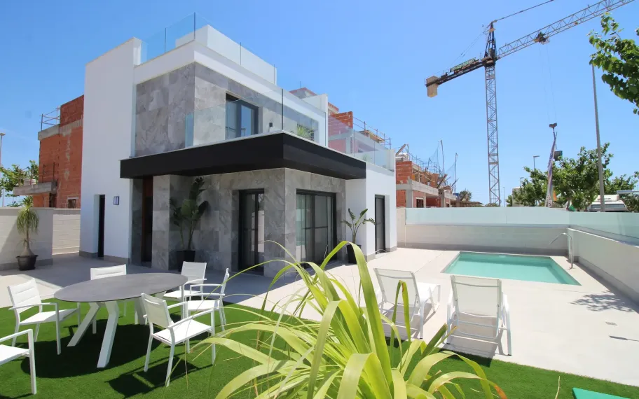 Villa met zwembad te koop in Pilar de la Horadada