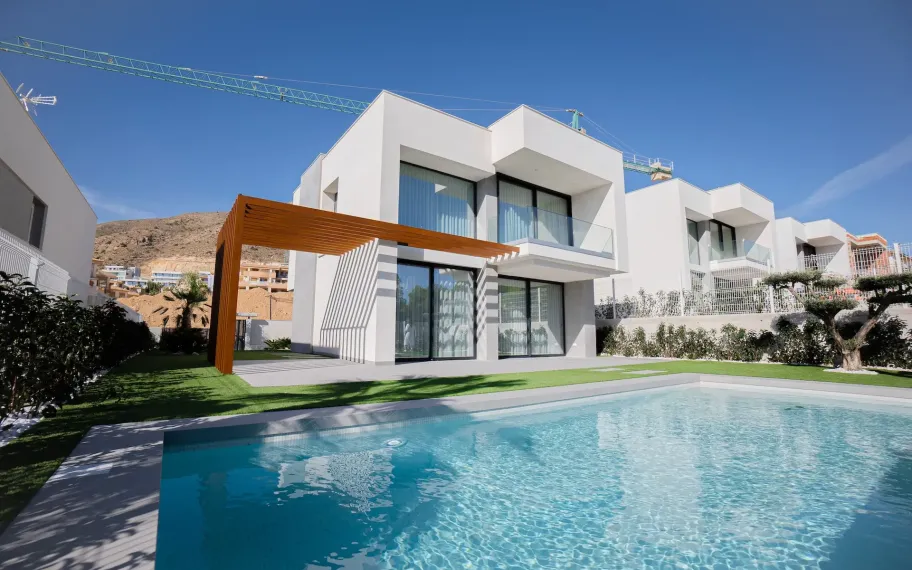 Detached villa with private swimming pool in Sierra Cortina, Finestrat