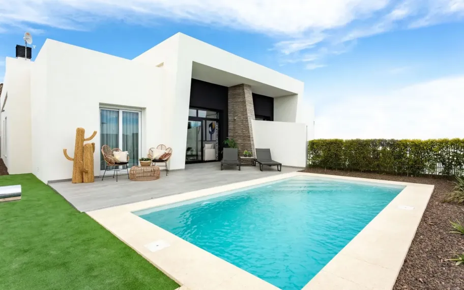 Semi-detached villa with private pool for sale in La Finca Golf Resort