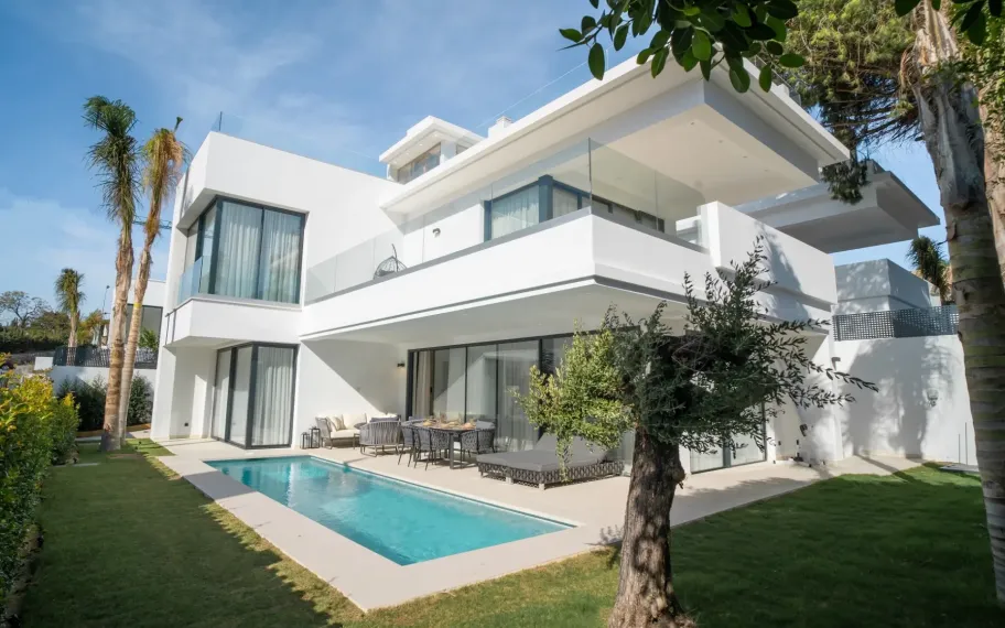 Beachside villa for sale on Marbella's Golden Mile
