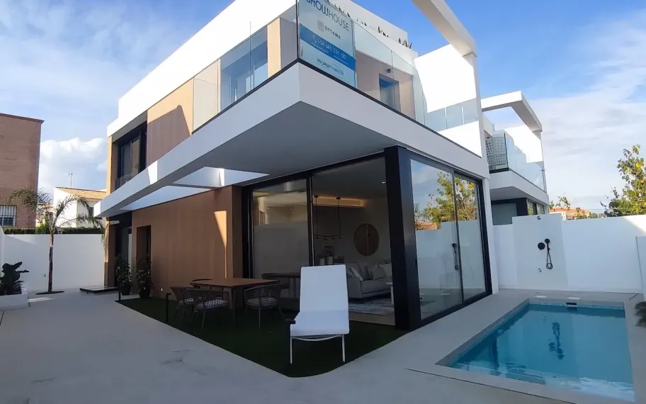 Modern 3-bedroom villas for sale in Torre de la Horadada