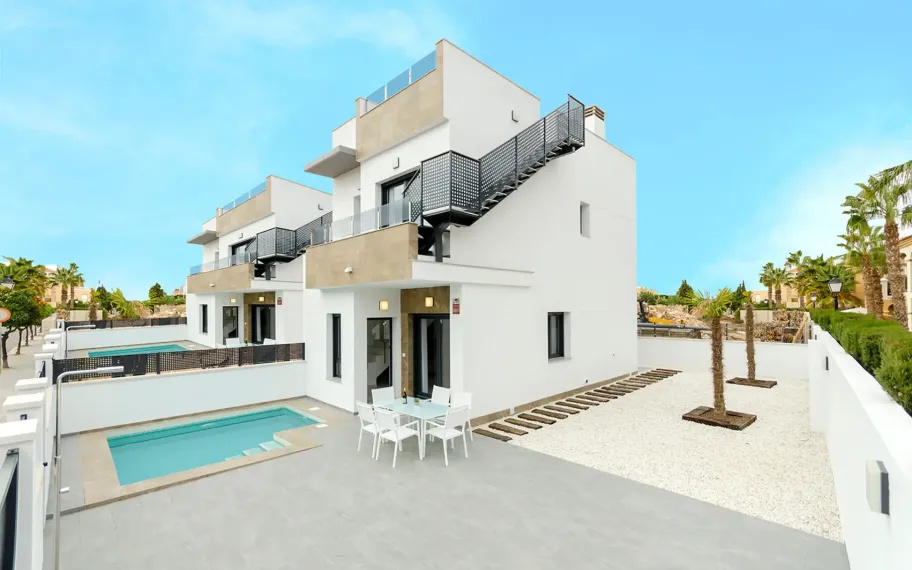 Villa mit 3 Schlafzimmern und privatem Pool zum Verkauf in Torrevieja