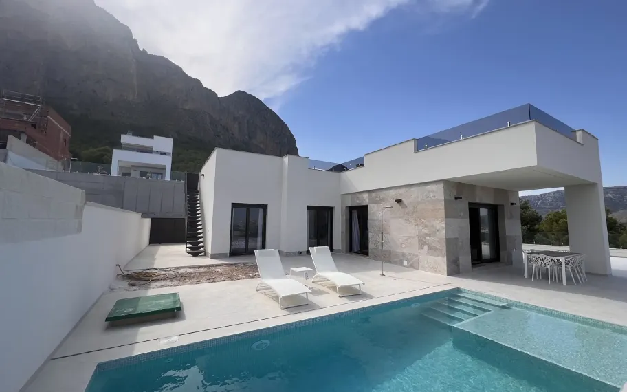 Villa mit 3 Schlafzimmern, Pool und Meerblick in Polop