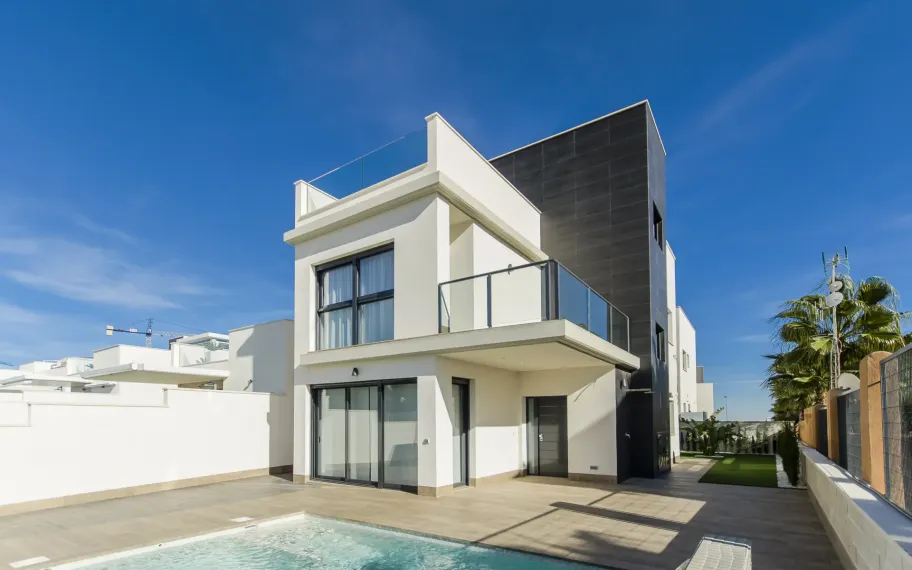Villa mit 4 Schlafzimmern und privatem Pool in San Miguel de Salinas zu verkaufen