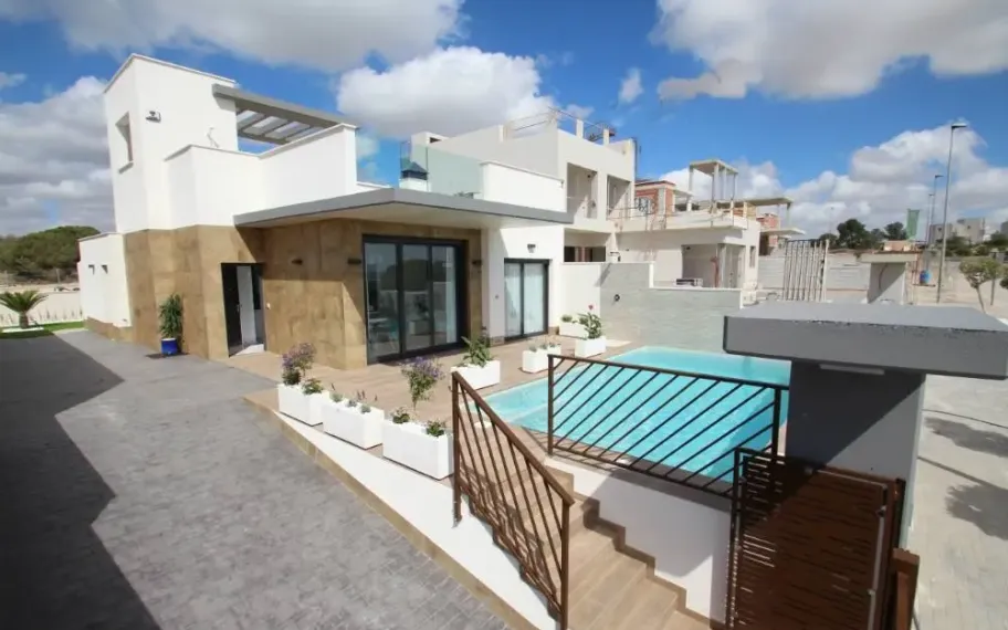Villa mit 3 Schlafzimmern und Panoramablick in San Miguel de Salinas zu verkaufen