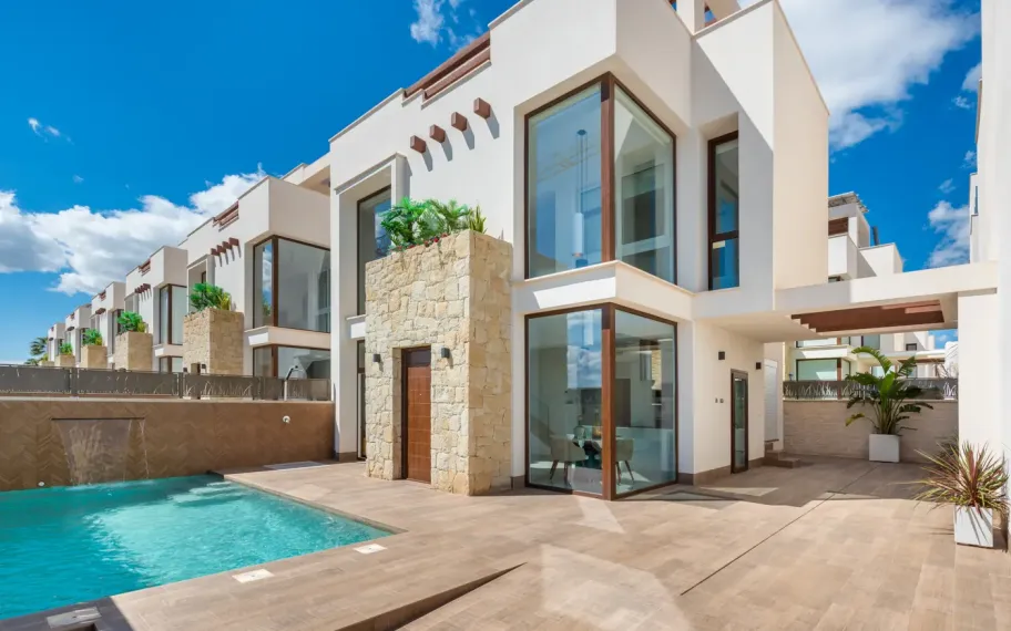Villa méditerranéenne moderne de 5 chambres à vendre à Los Montesinos
