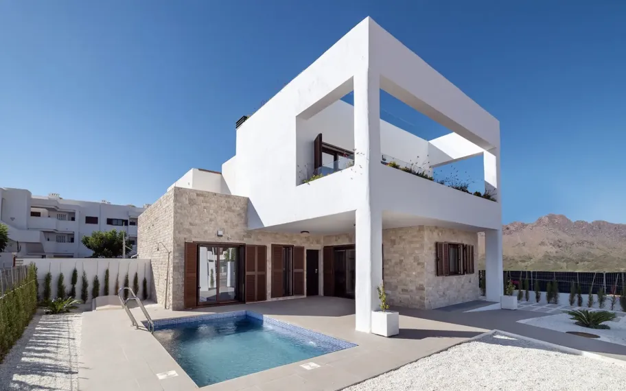 Moderne halfvrijstaande villa te koop vlakbij het strand in Mar de Pulpí