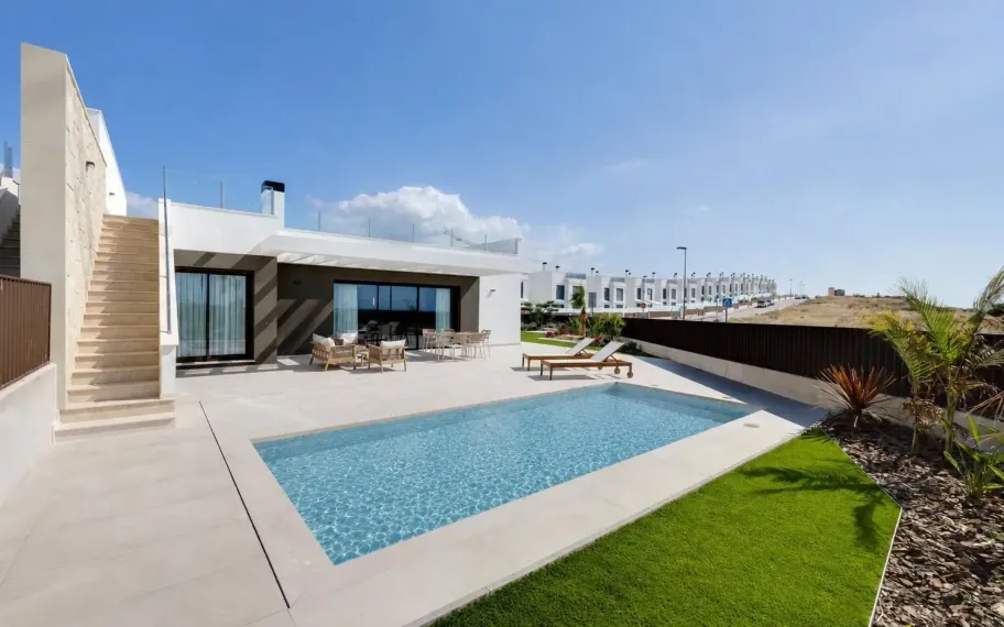 Semi-detached villa for sale in Mutxamel with a private pool