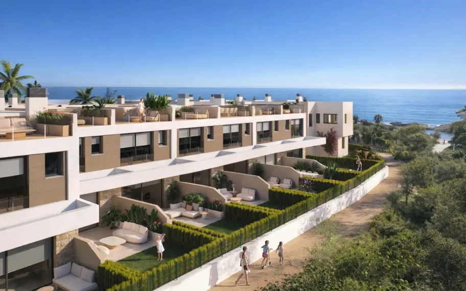 Geschakelde woning in El Campello te koop aan het strand