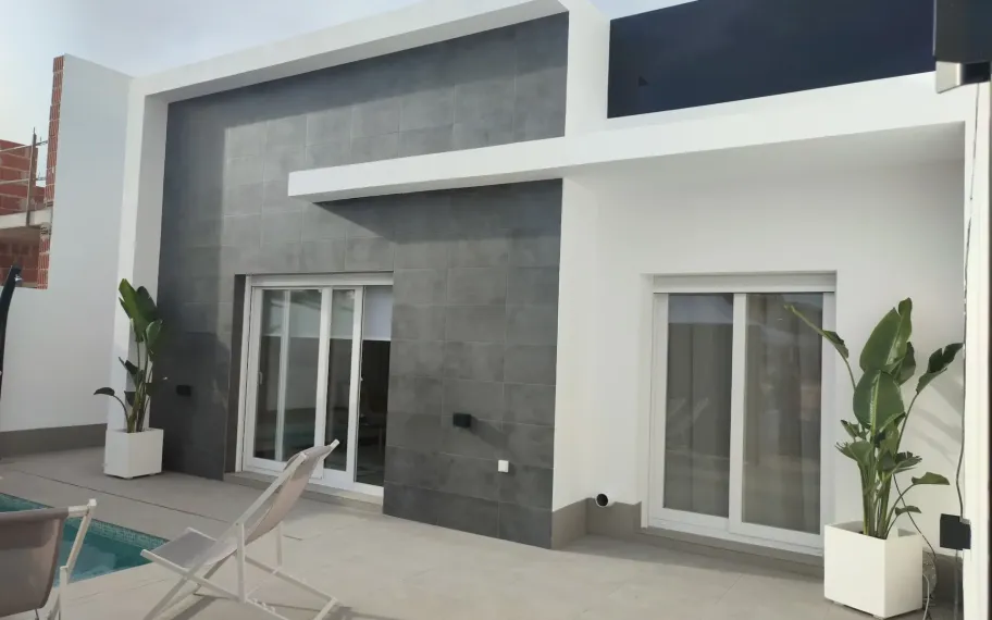 6 Modern one level villas with pool and solarium for sale in Balsicas, Murcia