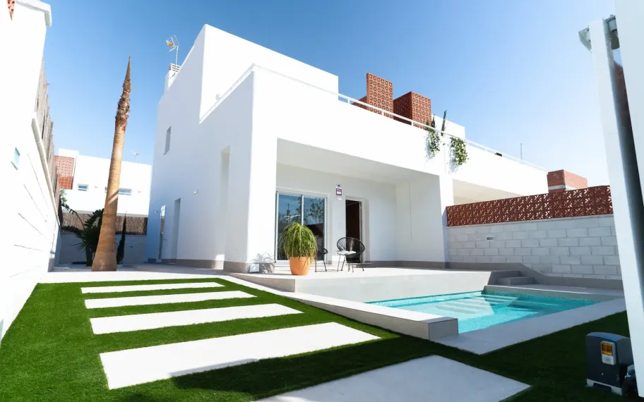 Modern mediterranean Villa for sale in Pilar de la Horadada