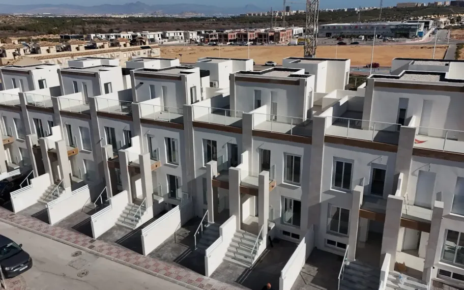 Modern Mediterranean townhouses for sale in Gran Alacant